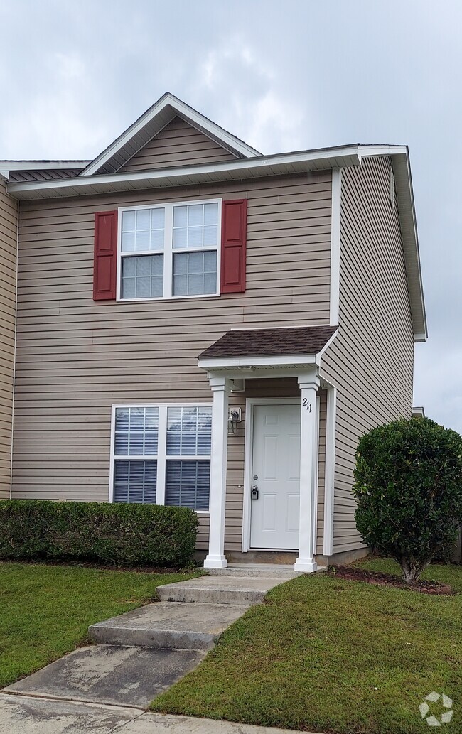Building Photo - 211 Pinegrove Ct Rental
