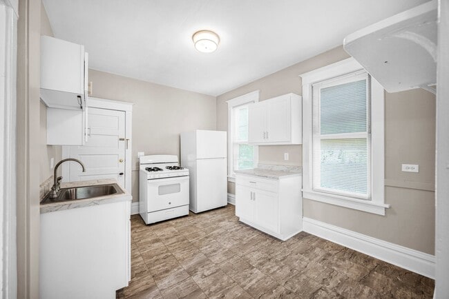 Kitchen - 502 W High St