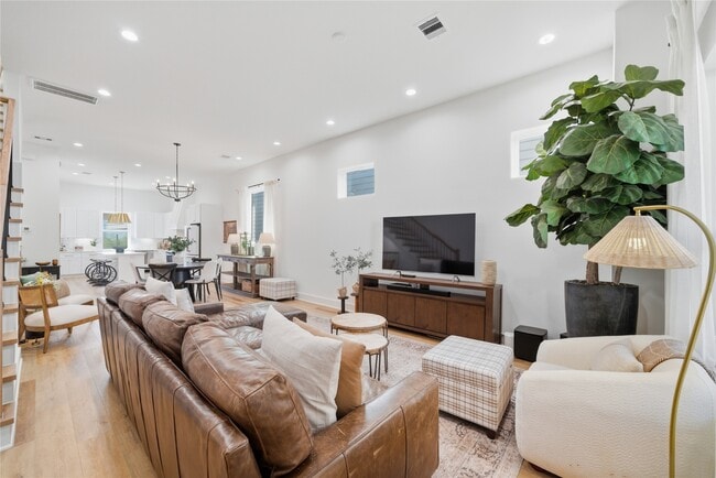 Building Photo - 1307 E 27th St