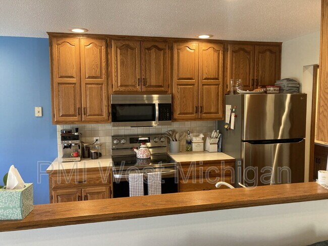 1054 Fairfield Dr