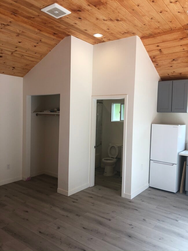 Photo - 4857 Haskell Ave