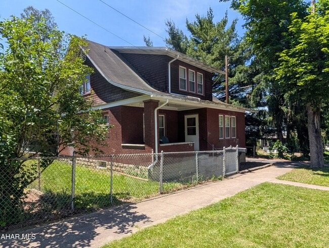 243 Lunen St
