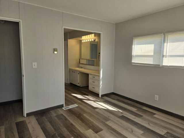 Photo - 406 50th Avenue Plaza W