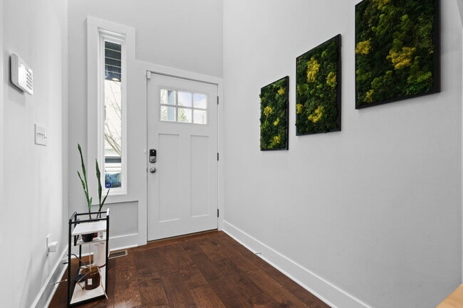 Photo - 2464 Broadway St