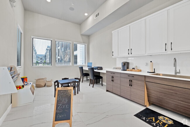 Salón - Aria at Almeda