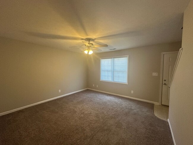 Photo - 131 Primrose Ln Unidad A