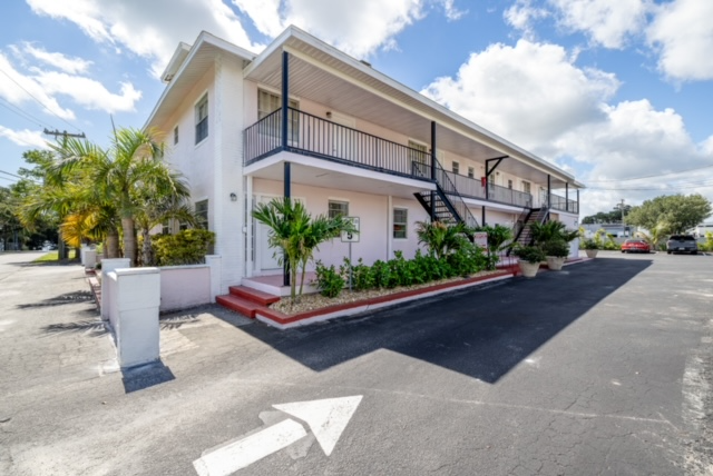 Building Photo - 1207 E River Dr Rental