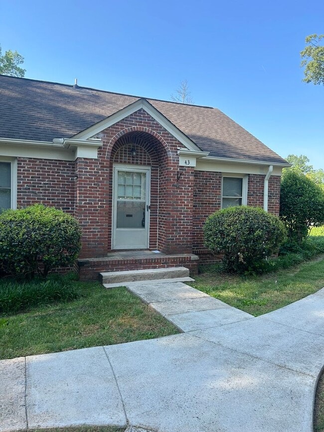 Building Photo - Greenville, 1BD, 1BD, 780SF