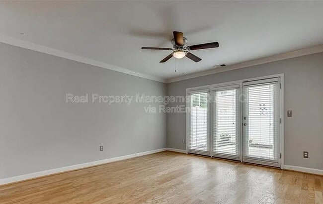 Photo - 1224 Green Oaks Ln