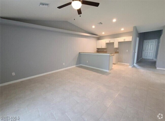 Building Photo - 2116 NE 6th St Rental