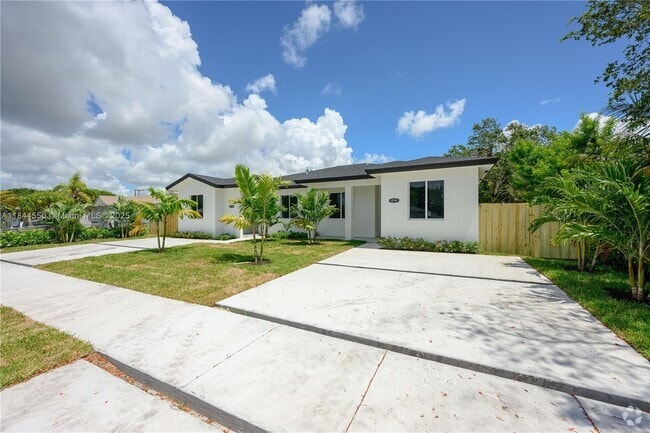 Building Photo - 10745 SW 217th St Rental
