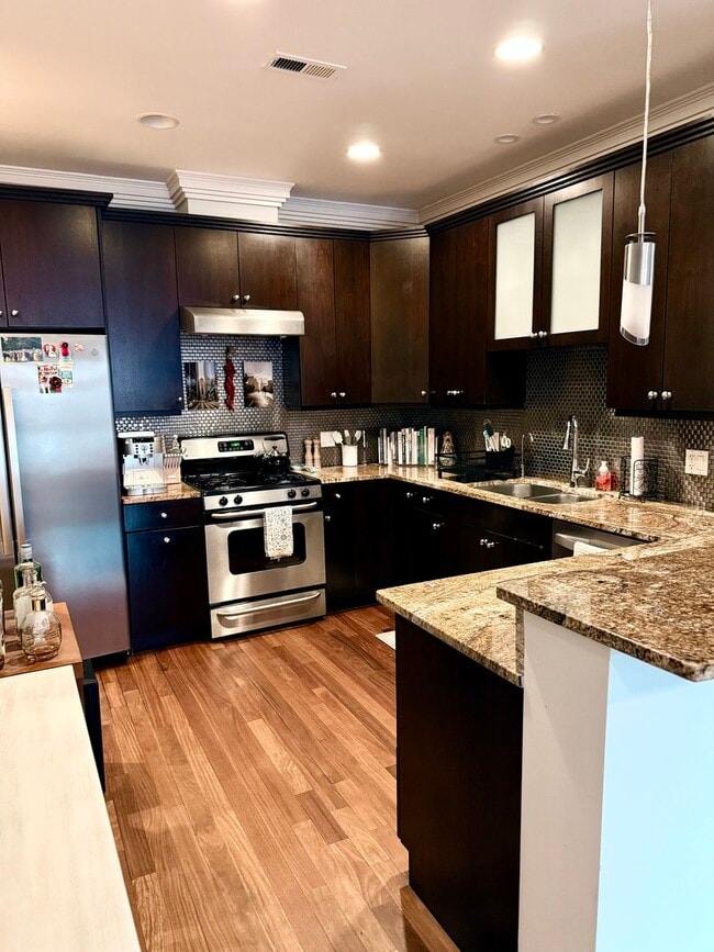 Photo - 1037 W Monroe St Unit 2