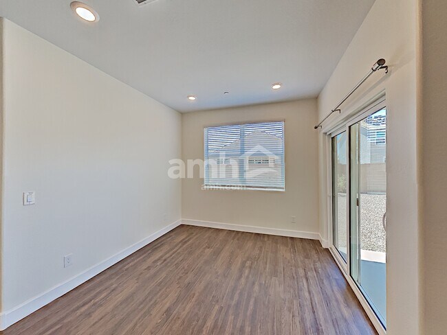 Photo - 5951 W Larkspur Dr