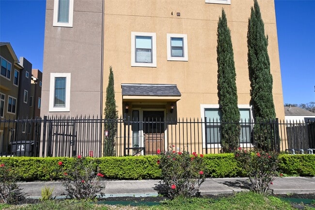 Photo - 1601 W 24th St
