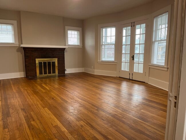 Photo - 242 Forest Hill Dr Unit Upstairs