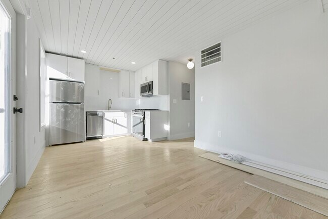 Photo - 183 Maverick St Unit 3
