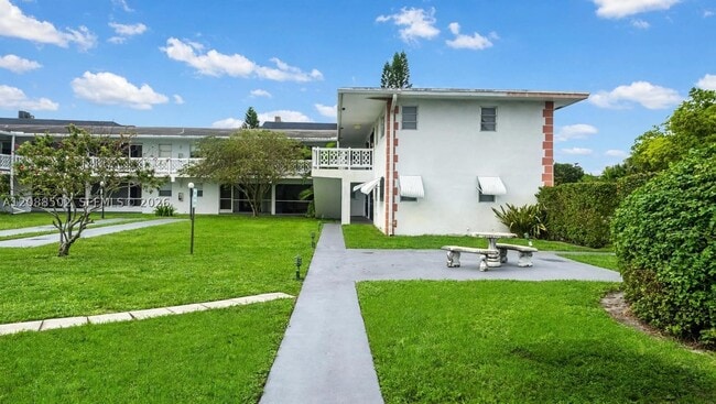 Building Photo - 1701 NW 46th Ave Unit 105