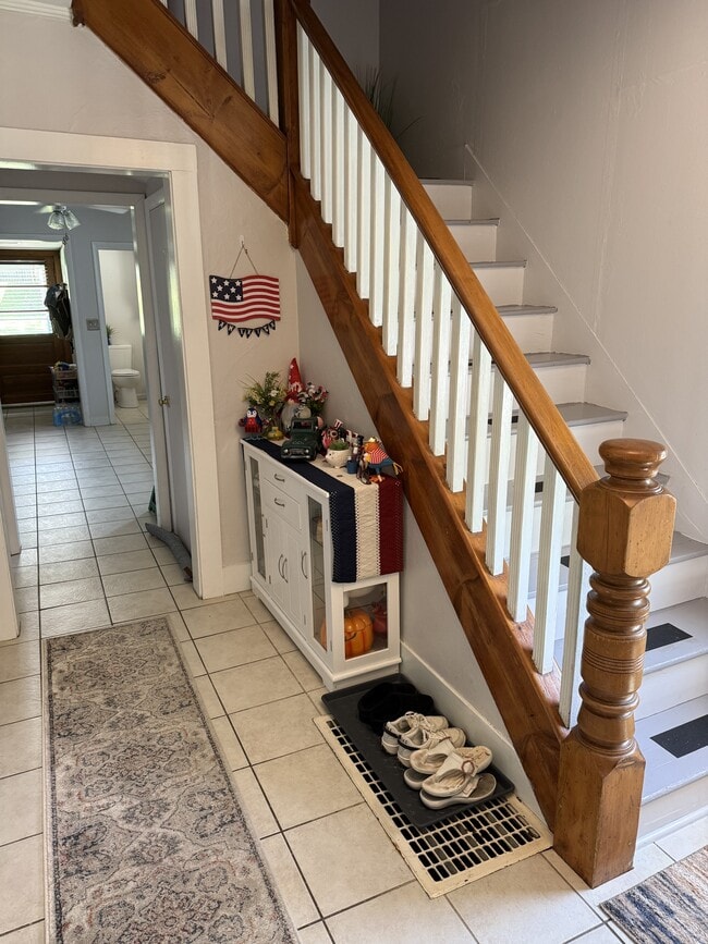 Photo - 704 W Water St