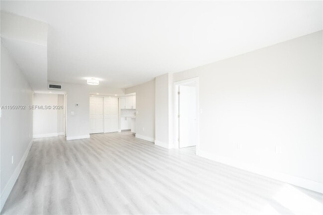 Photo - 6960 Rue Vendome Unit 201