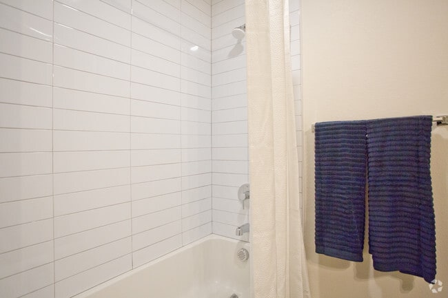 1BR, 1BA - Coronado - 590 SF
