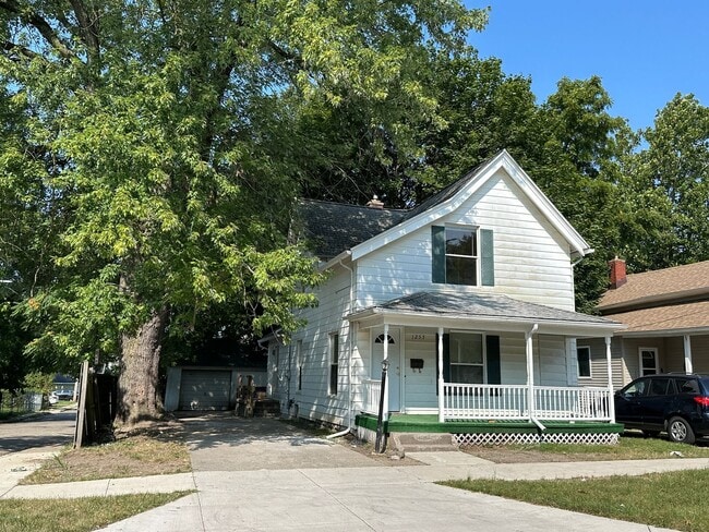 Building Photo - 1253 College Ave NE