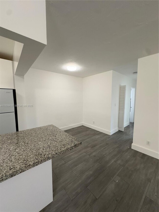 Photo - 1895 Venice Park Dr Unidad C3