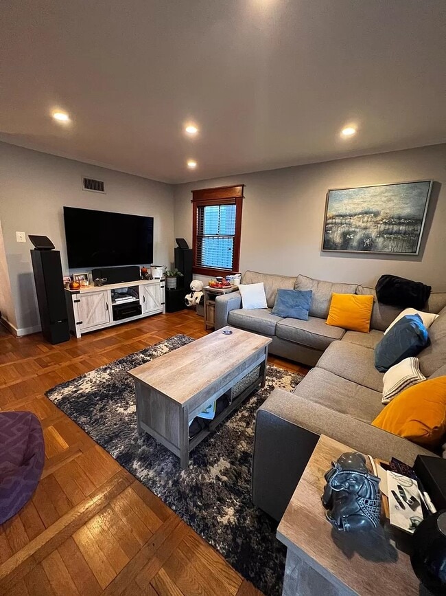 Photo - 821 S Ivy St