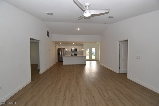 Photo - 4553 Midland St