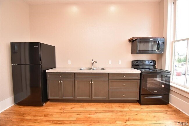 Photo - 170 Court St