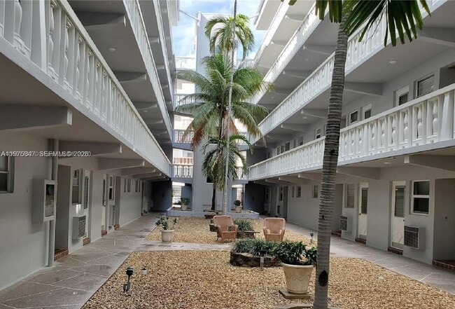 Photo - 329 SE 3rd St Unit 305S