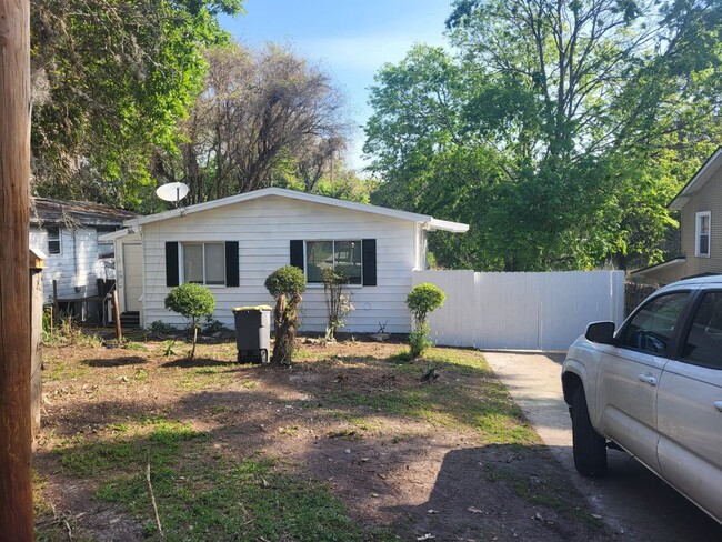 Fully Renovated 4 /1 Single Family House A... - Fully Renovated 4 /1 Single Family House A...