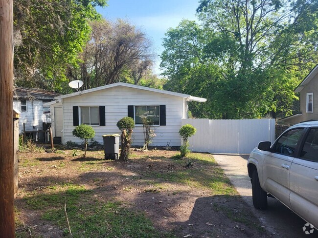 Building Photo - Fully Renovated 4 /1 Single Family House A...