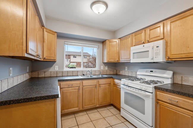 Building Photo - 835 Grand Ave NE Unit D Rental