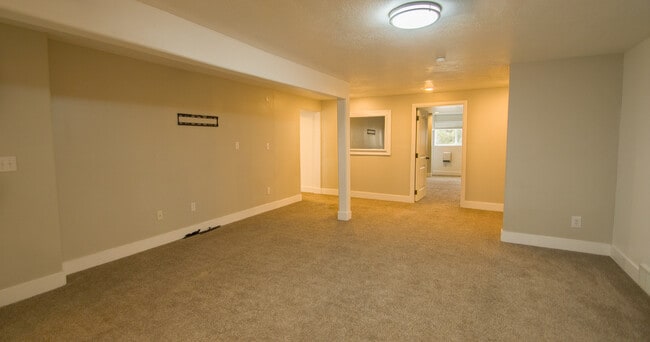 Photo - 1084 E 3400 N