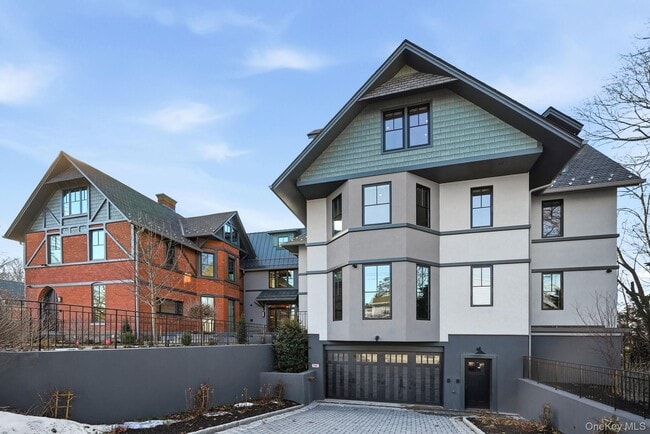 Building Photo - 34 Clinton Ave Unit 6