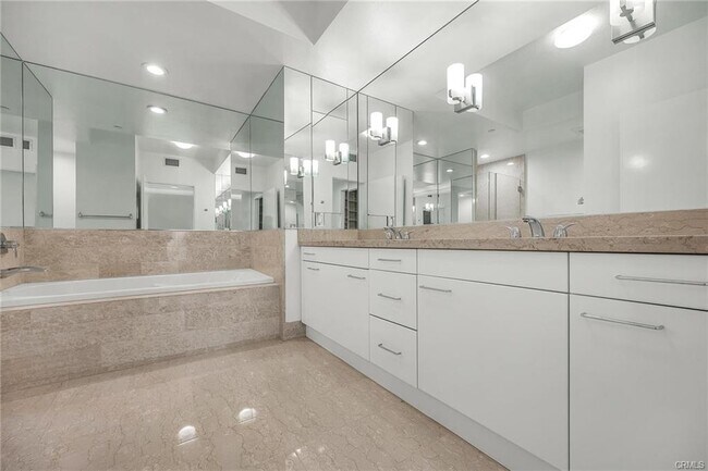 Photo - 13600 Marina Pointe Dr Condo Unit 512