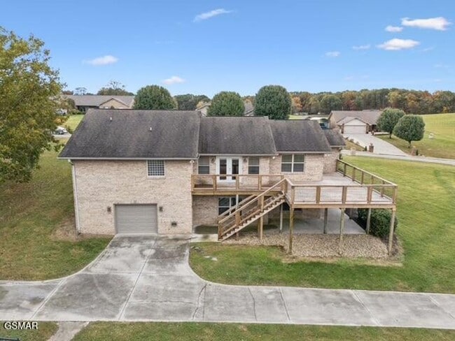 Photo - Spacious & Grand Living!!!