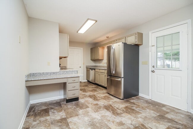 Photo - 1906 Landmark Ln