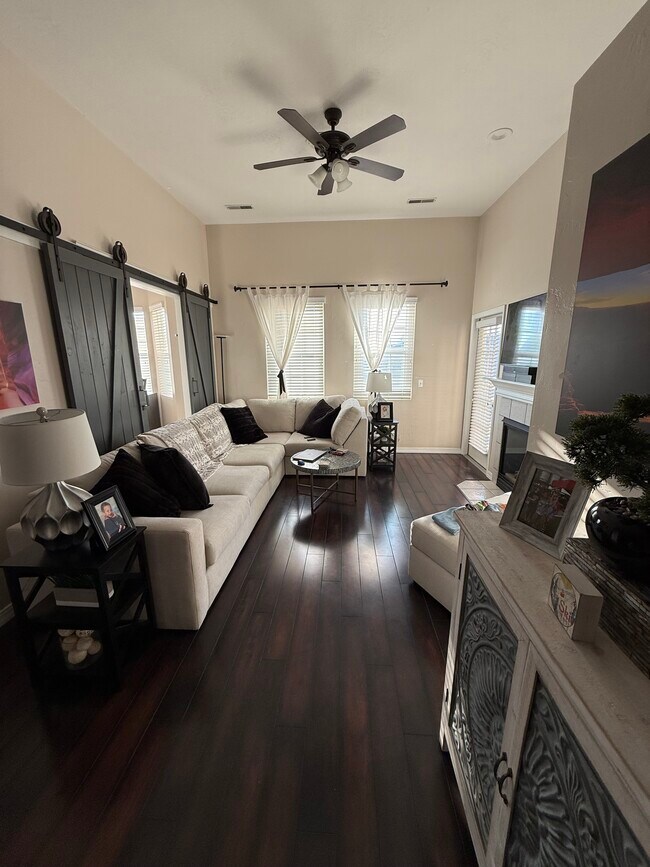 Photo - 998 Shetland Ln