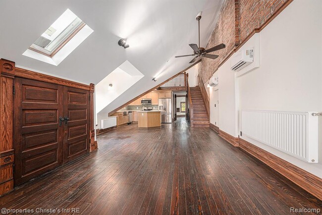 Photo - 701 W Canfield St Unit 5