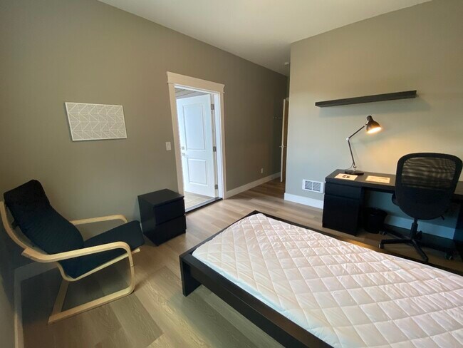 Photo - 340 Harewood Rd Unit 2