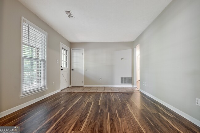 Photo - 11 Logwood Ln
