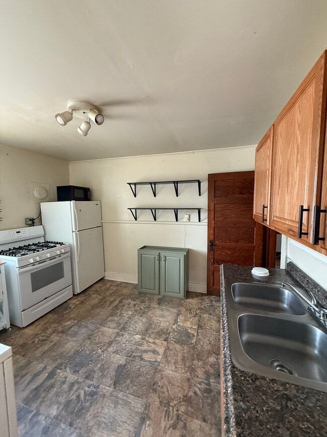 Photo - Downstairs Duplex 1 Bedroom, 1 Bath – Avai...