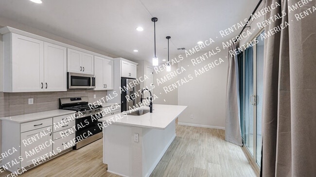 Photo - 2858 N Evergreen St