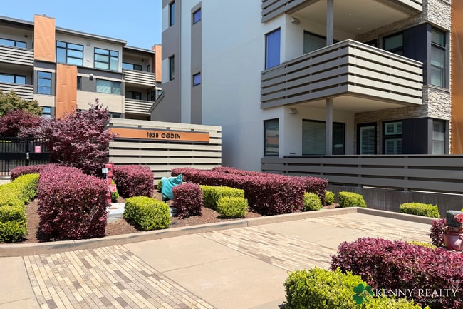 Spacious 2 Bedroom Condo in Prime Burlinga... - Spacious 2 Bedroom Condo in Prime Burlinga...