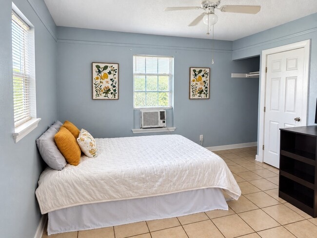 3126 Webster St Unit 10