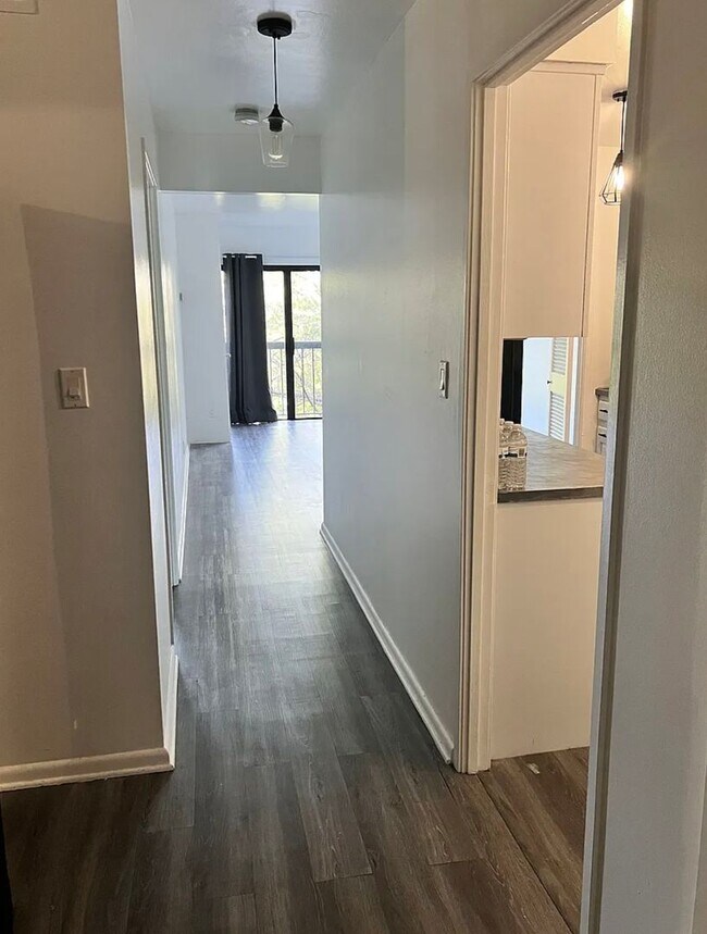 Photo - Large Foggy Bottom Beauty - 1+Den + 1 FB