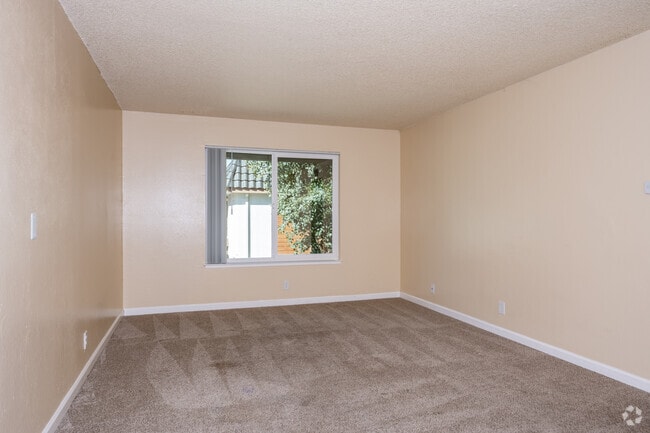 3BR, 2BA - 1,050SF - Living Room