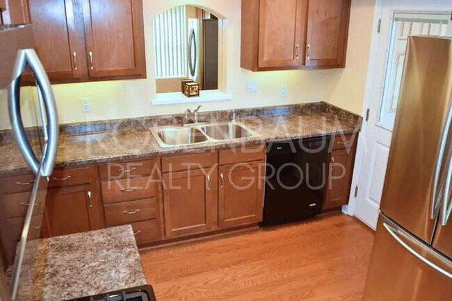 Photo - 2119 E Water St