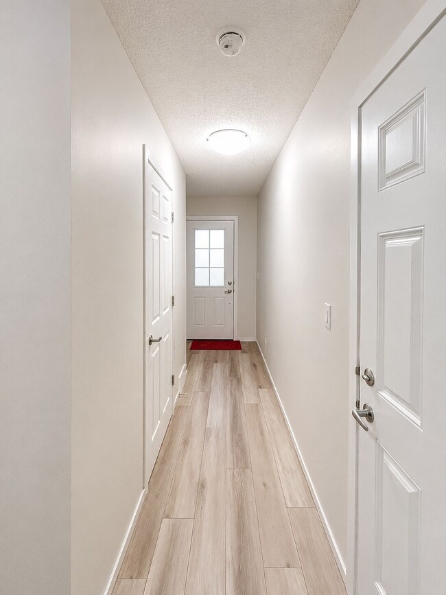 Photo - 819 Windbury St SW